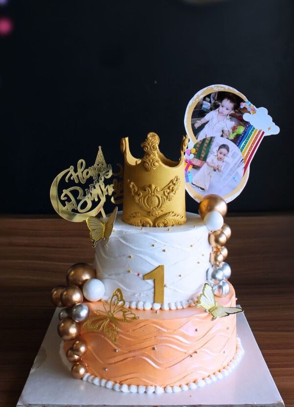 King & Crown 1st Birthday Cake in Troch
